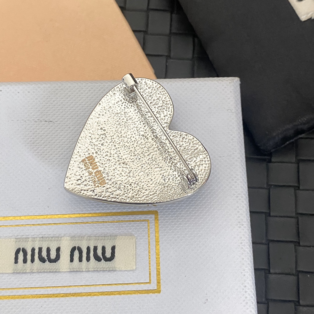 C231  MIUMIU Brooch