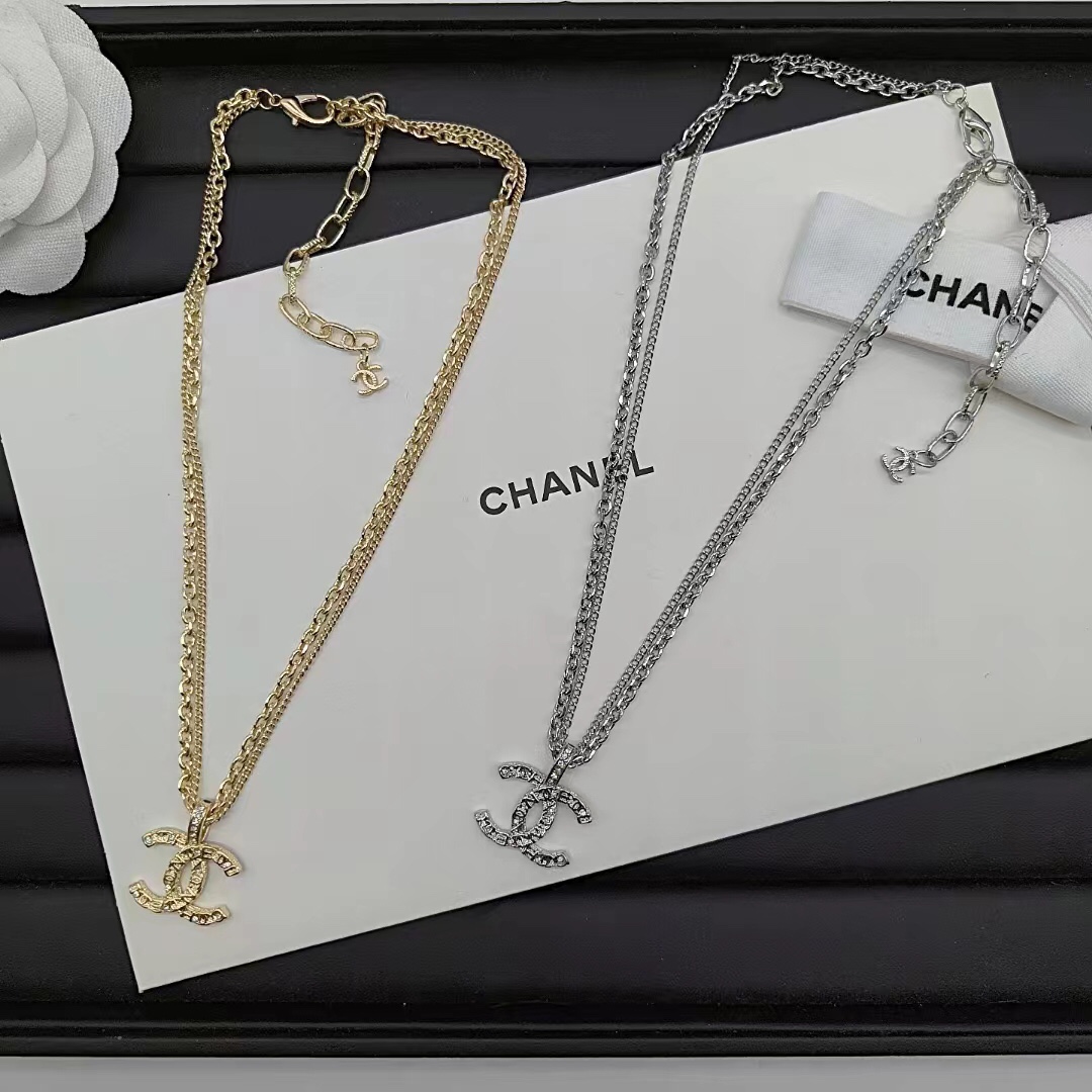 Chanel necklace 112989