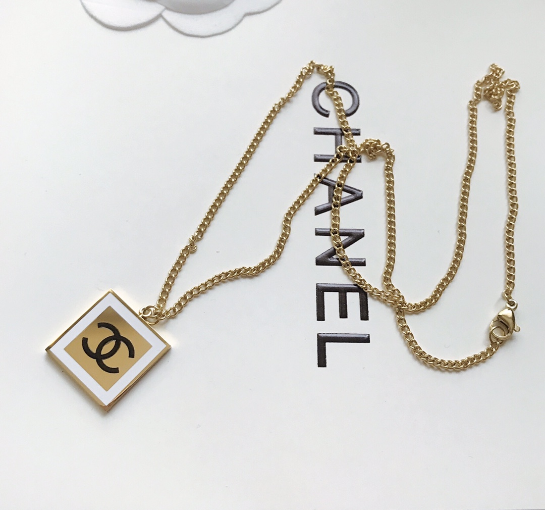 Chanel long necklace 107310