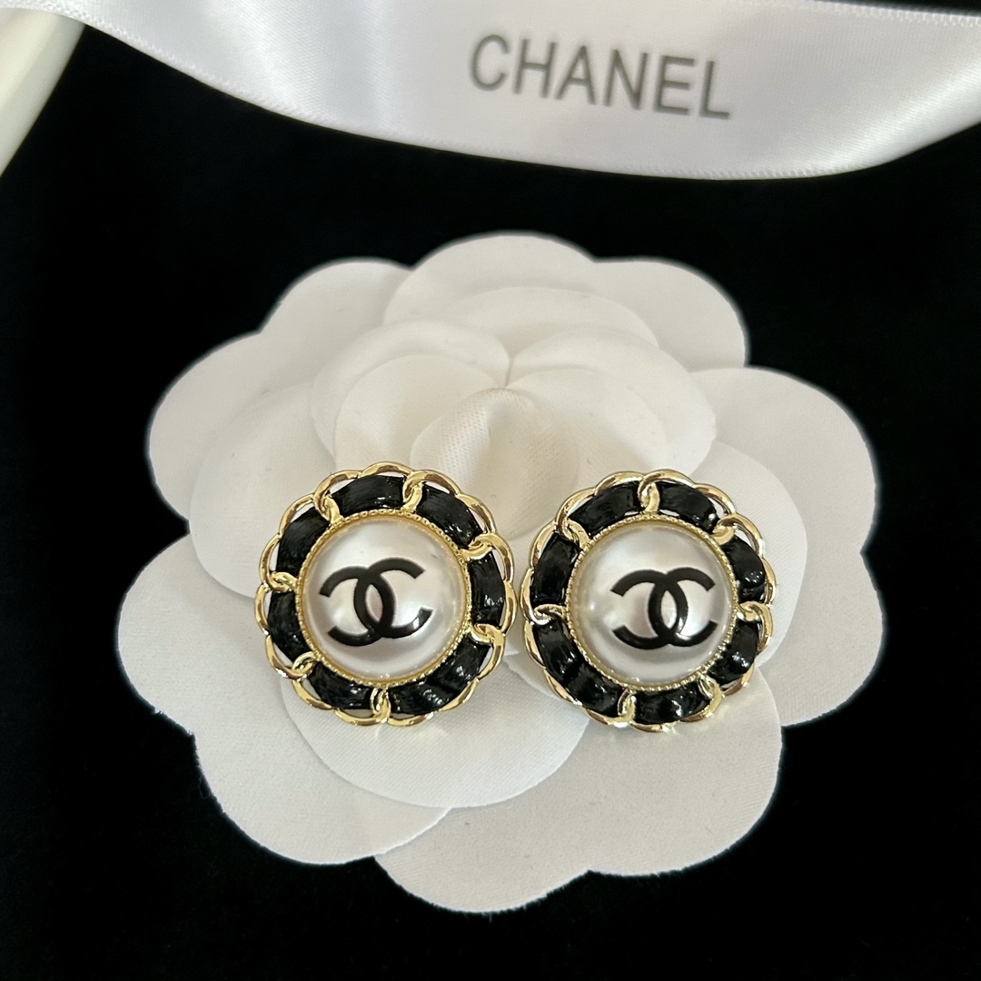 d36 Chanel earrings