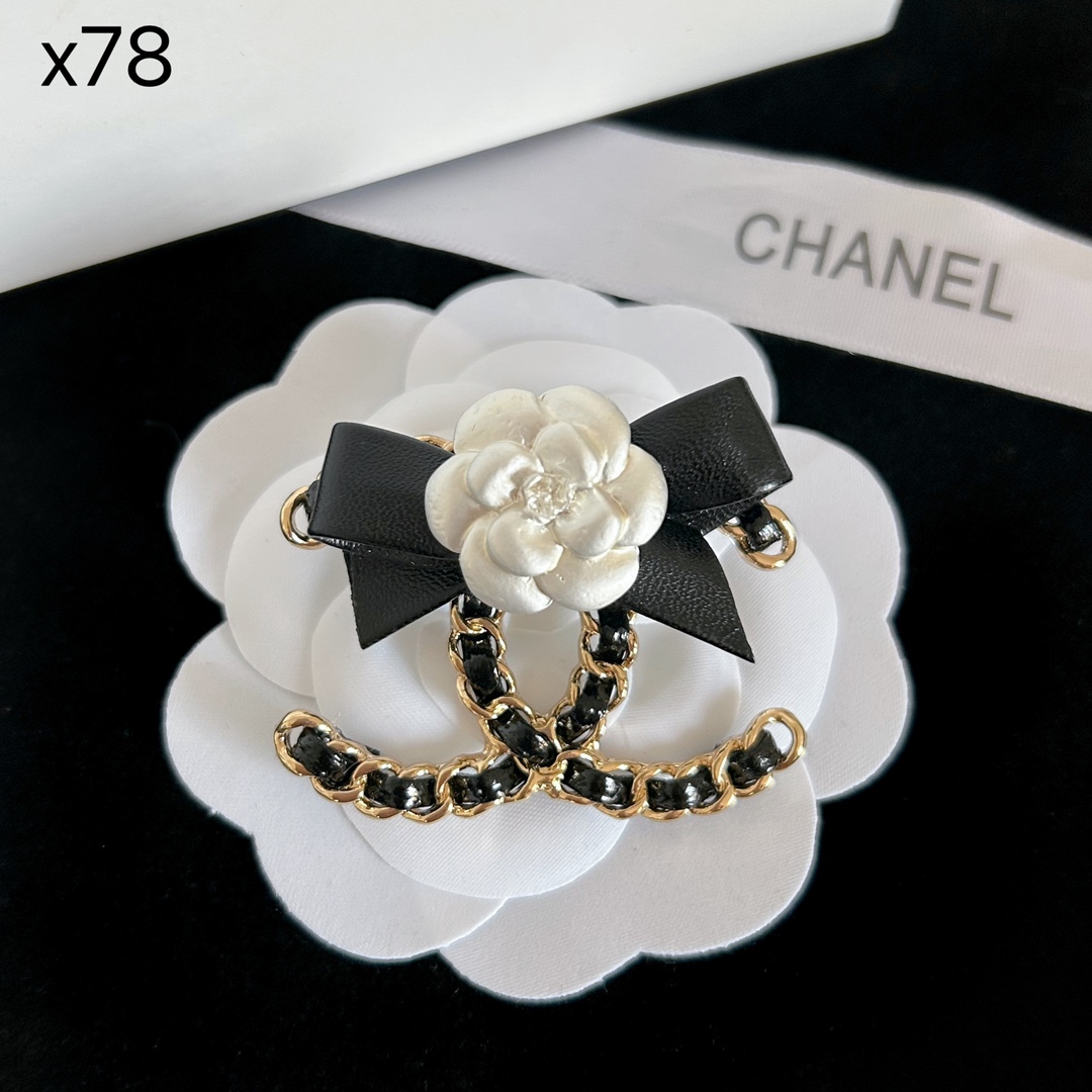 x78 Chanel brooch