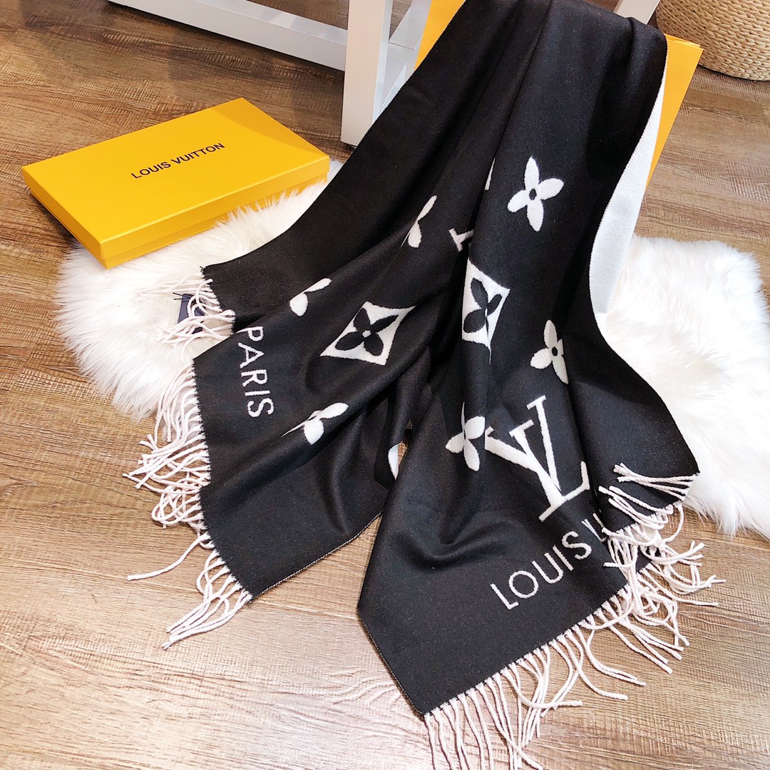 LV  Cashmere scarf 113100