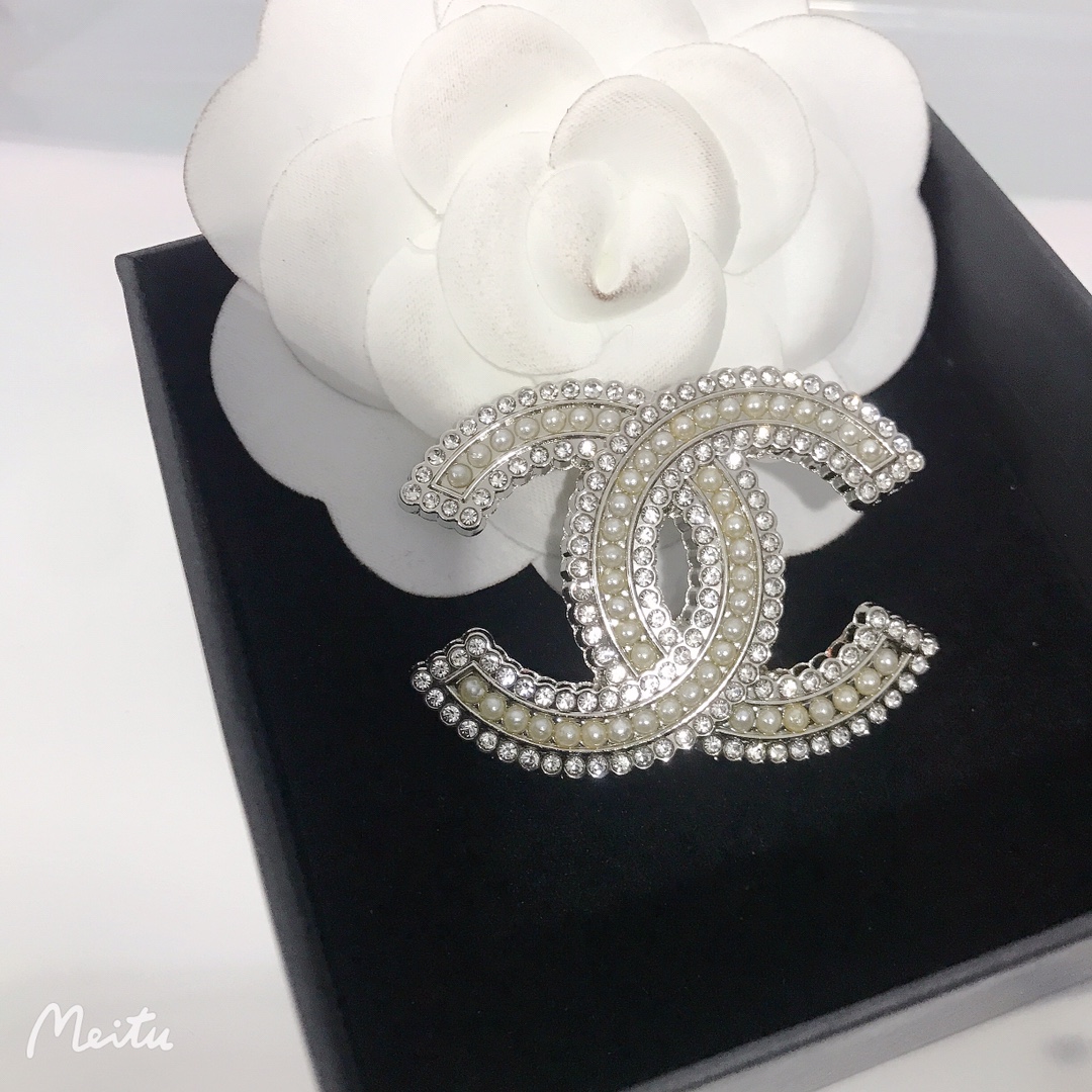 Chanel hoop brooch 113070