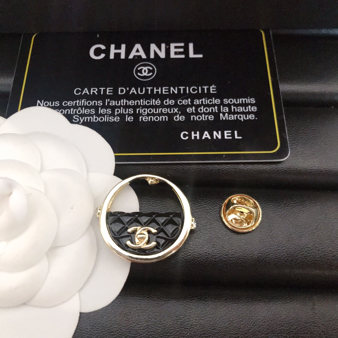 Chanel brooch 113061