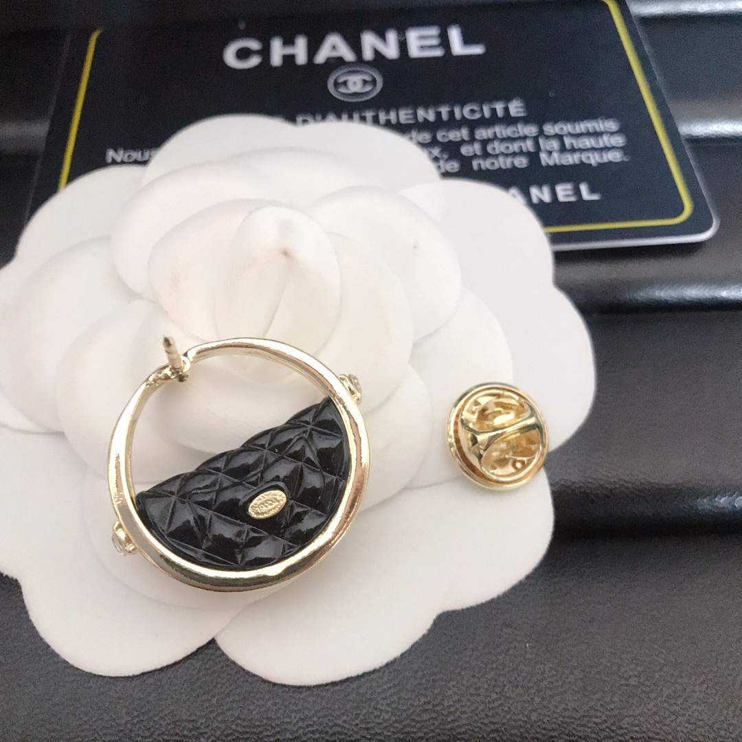 Chanel brooch 113061