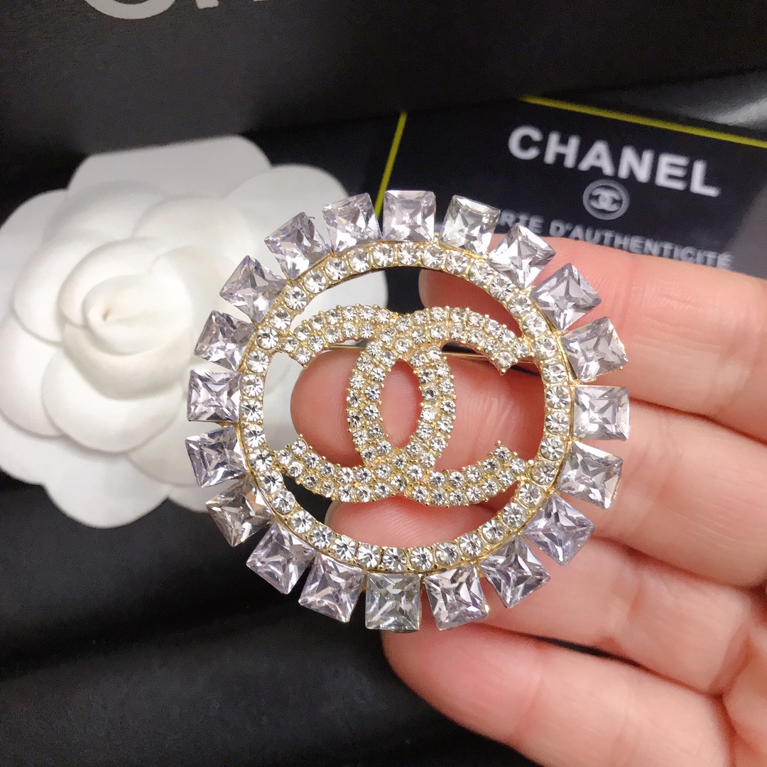 Chanel brooch 113053