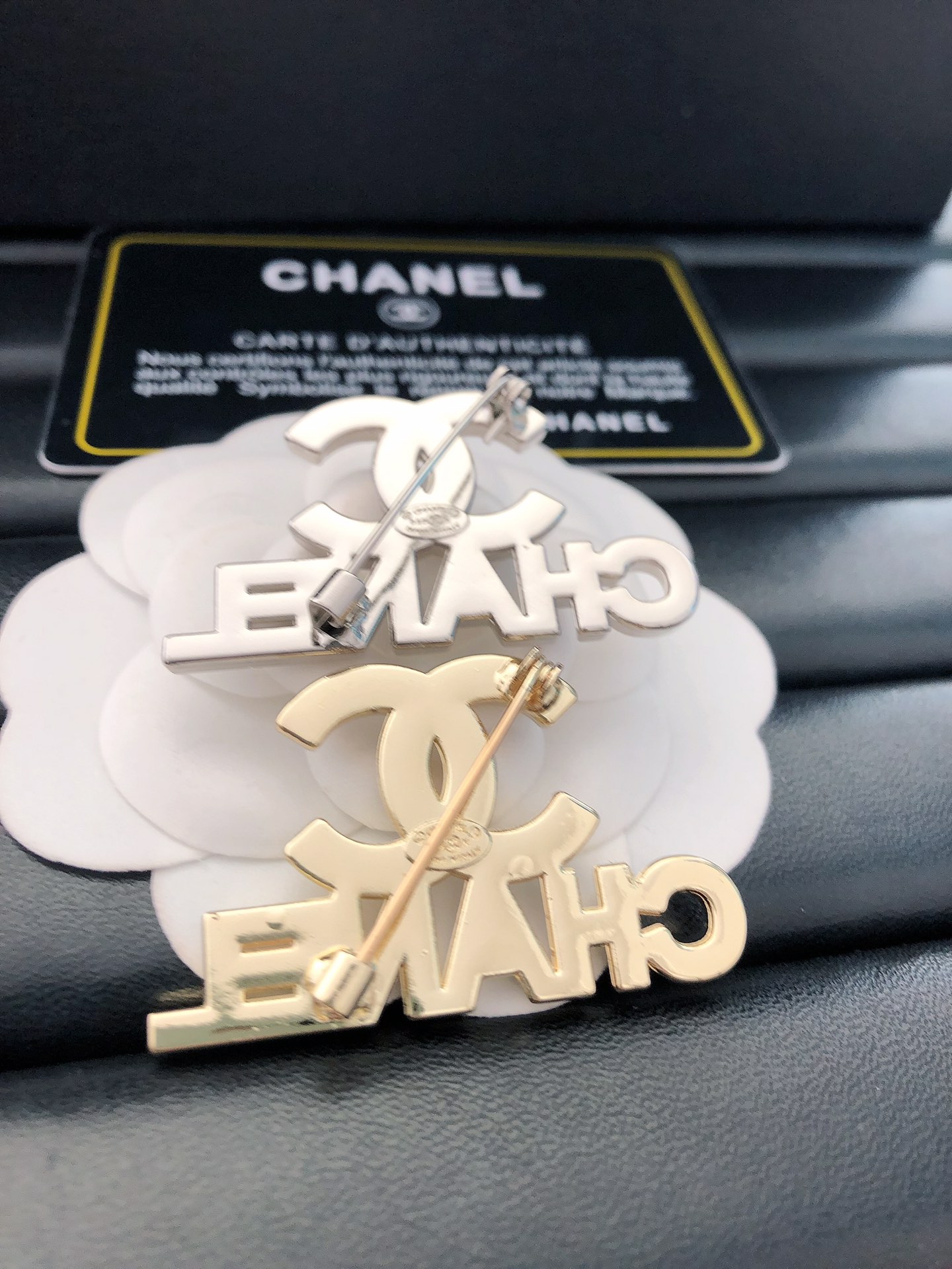 Chanel brooch 113049