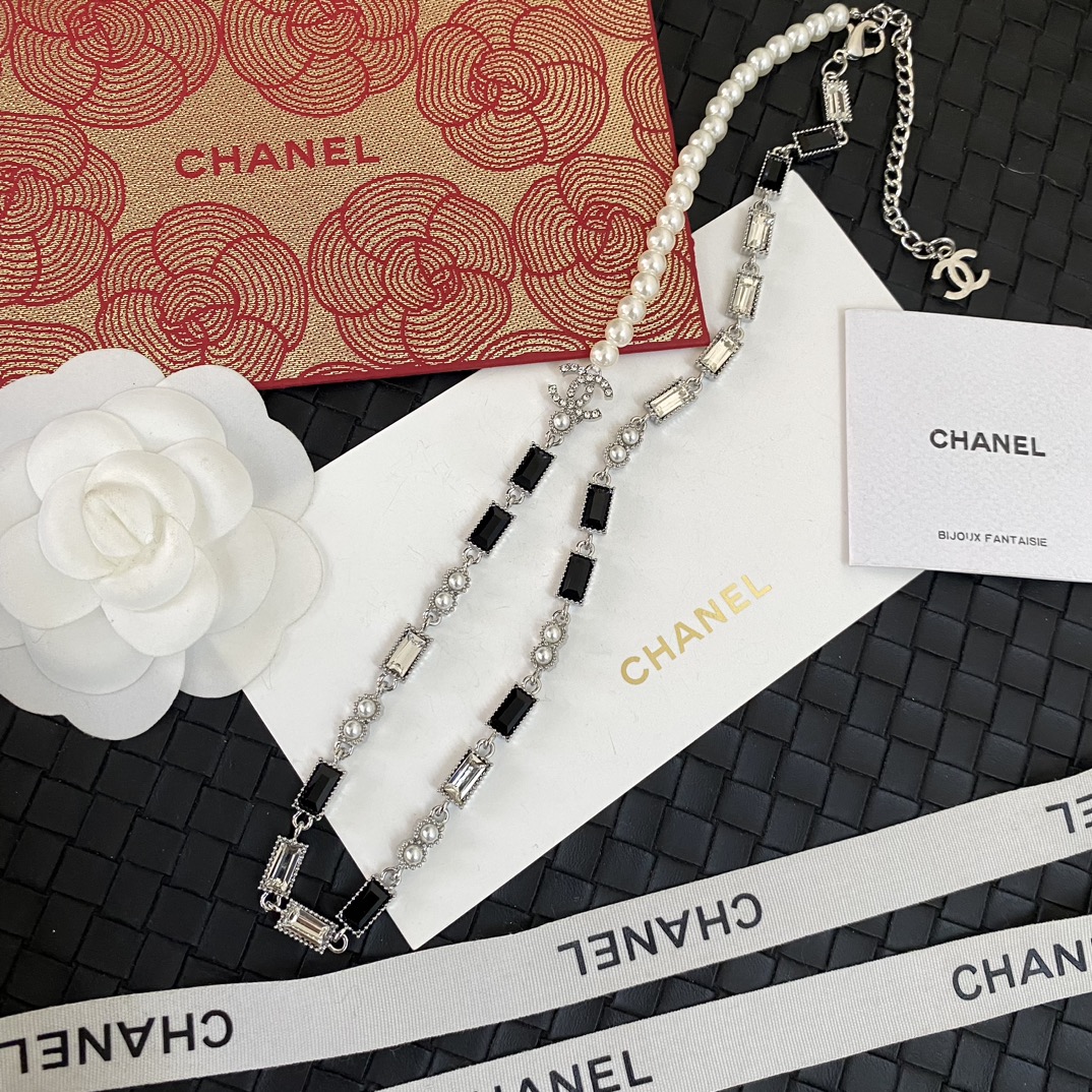 B239 Chanel necklace