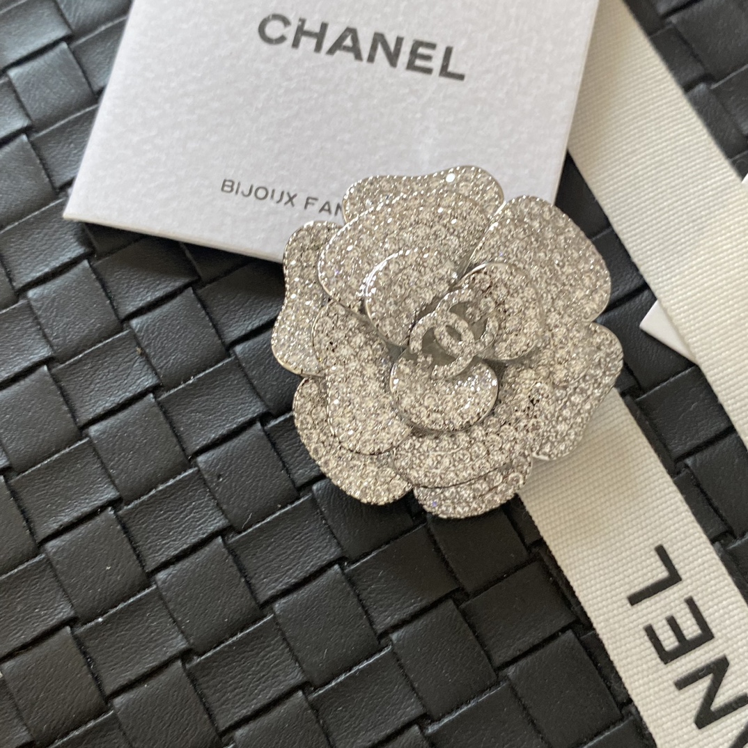 C153  Chanel camellia brooch