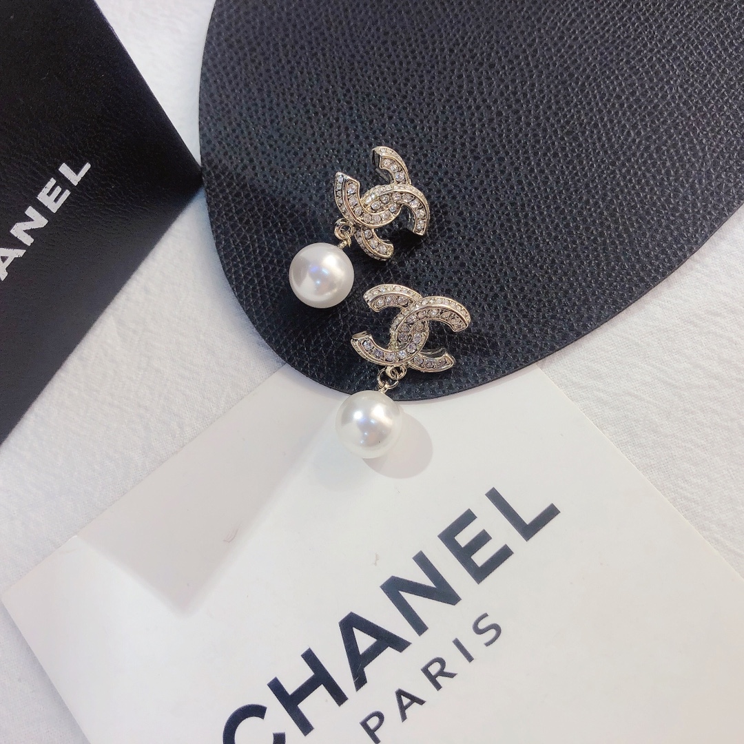 A516  Chanel earrings