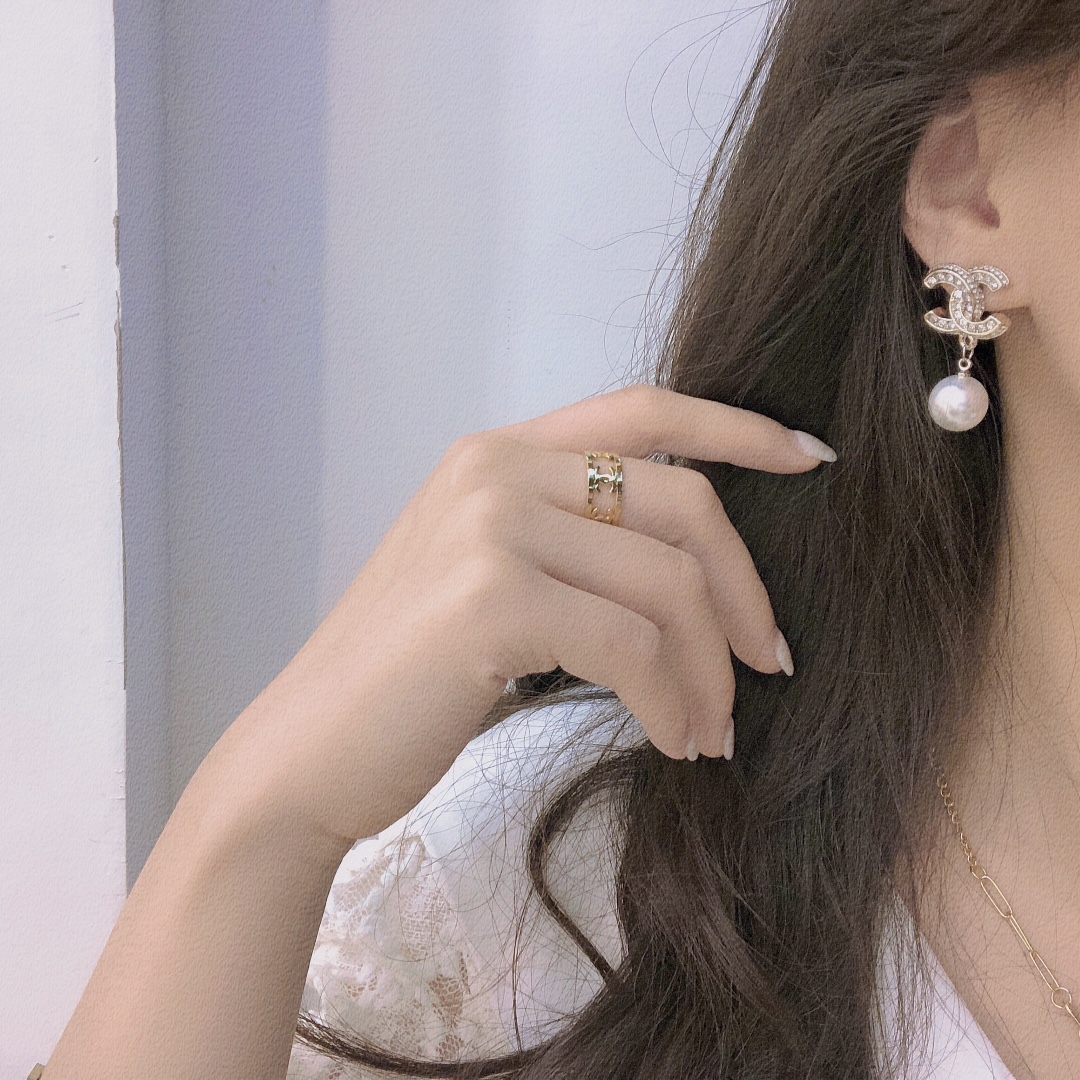 A516  Chanel earrings