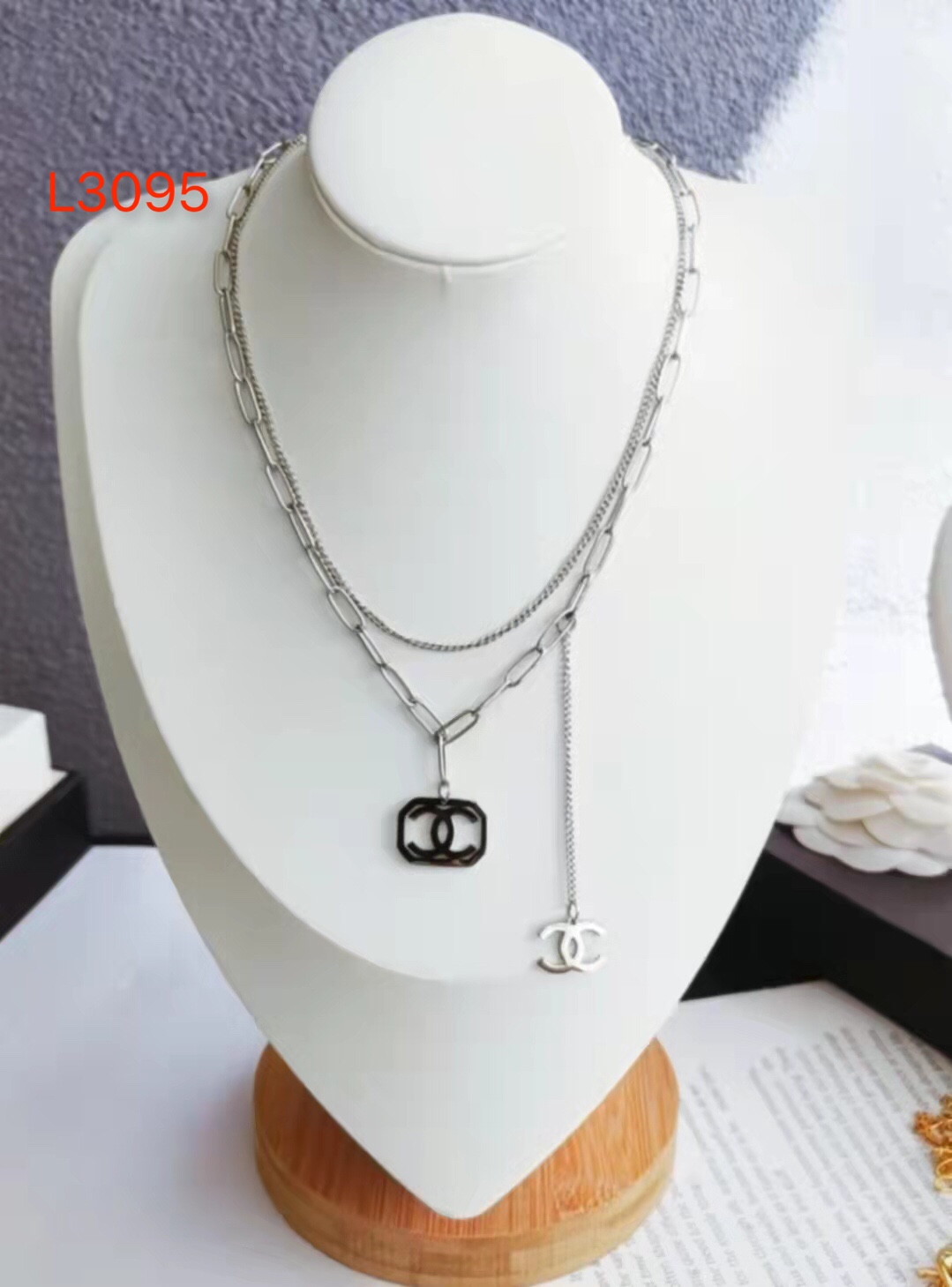 Chanel double-decker necklace 113140