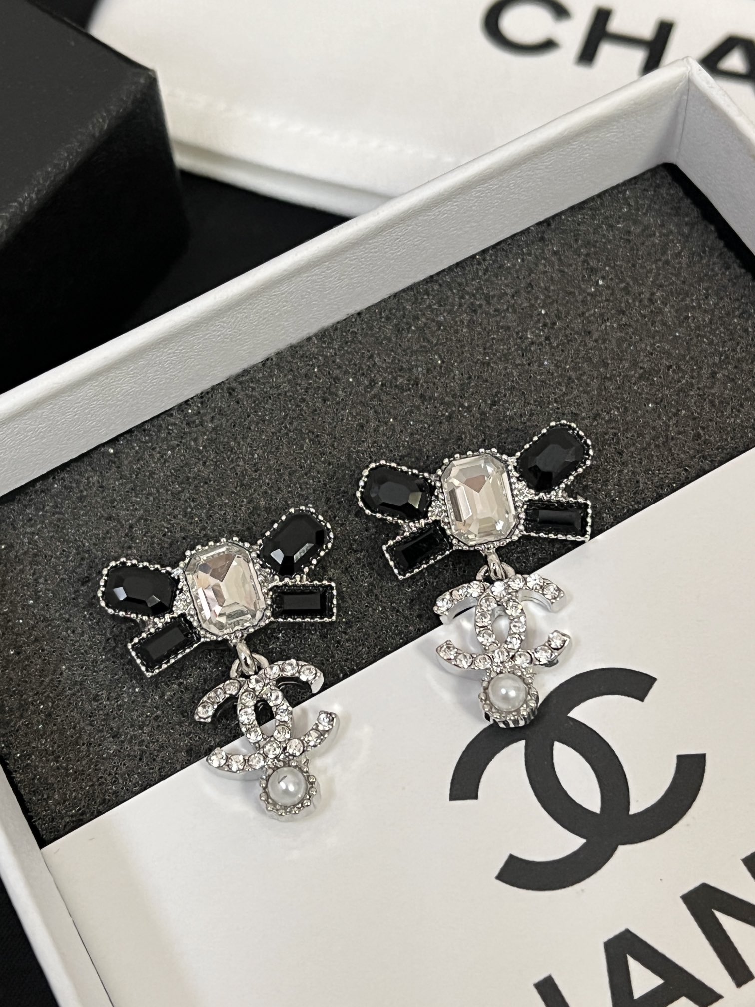 A949  Chanel earrings