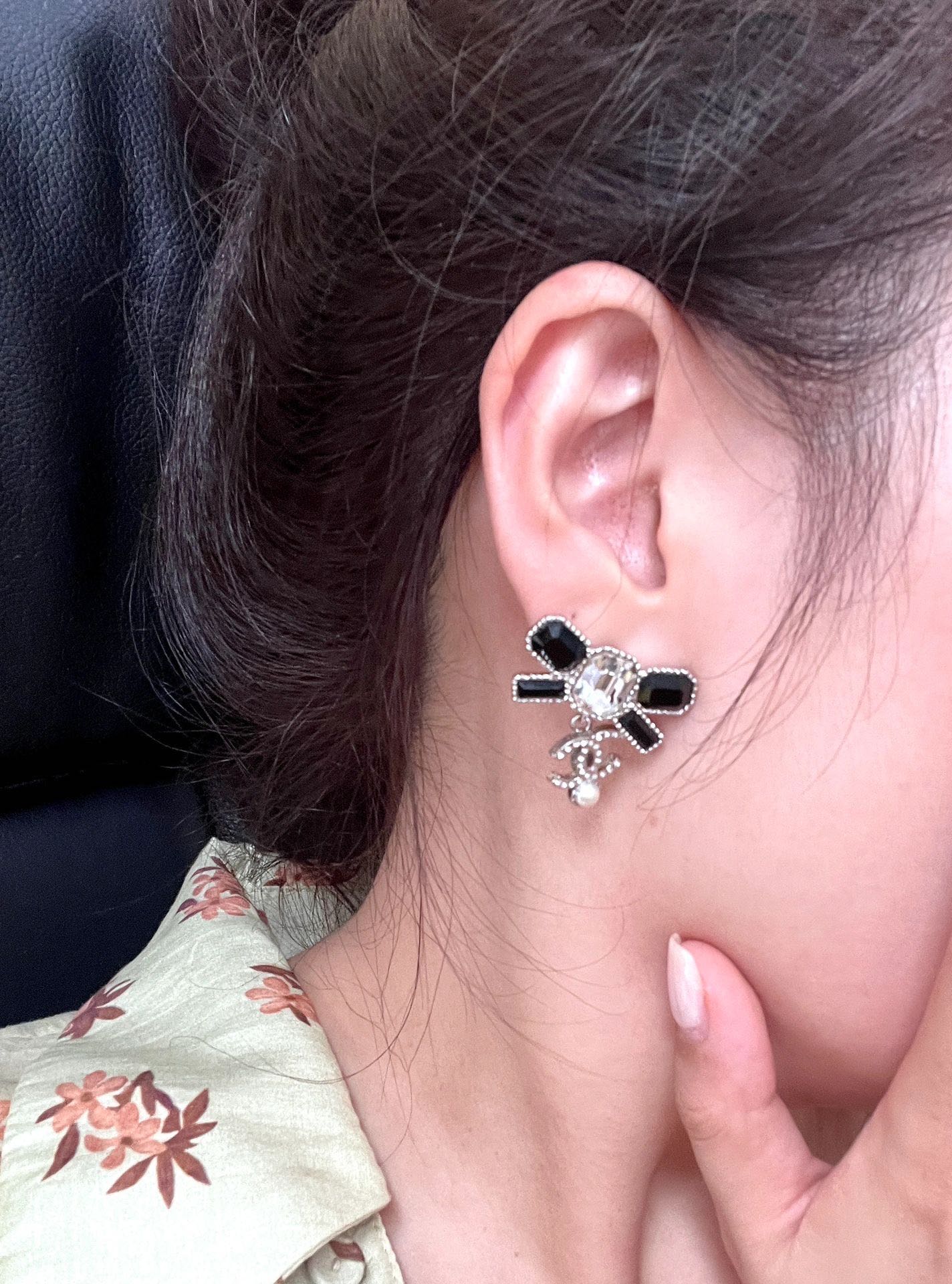 A949  Chanel earrings
