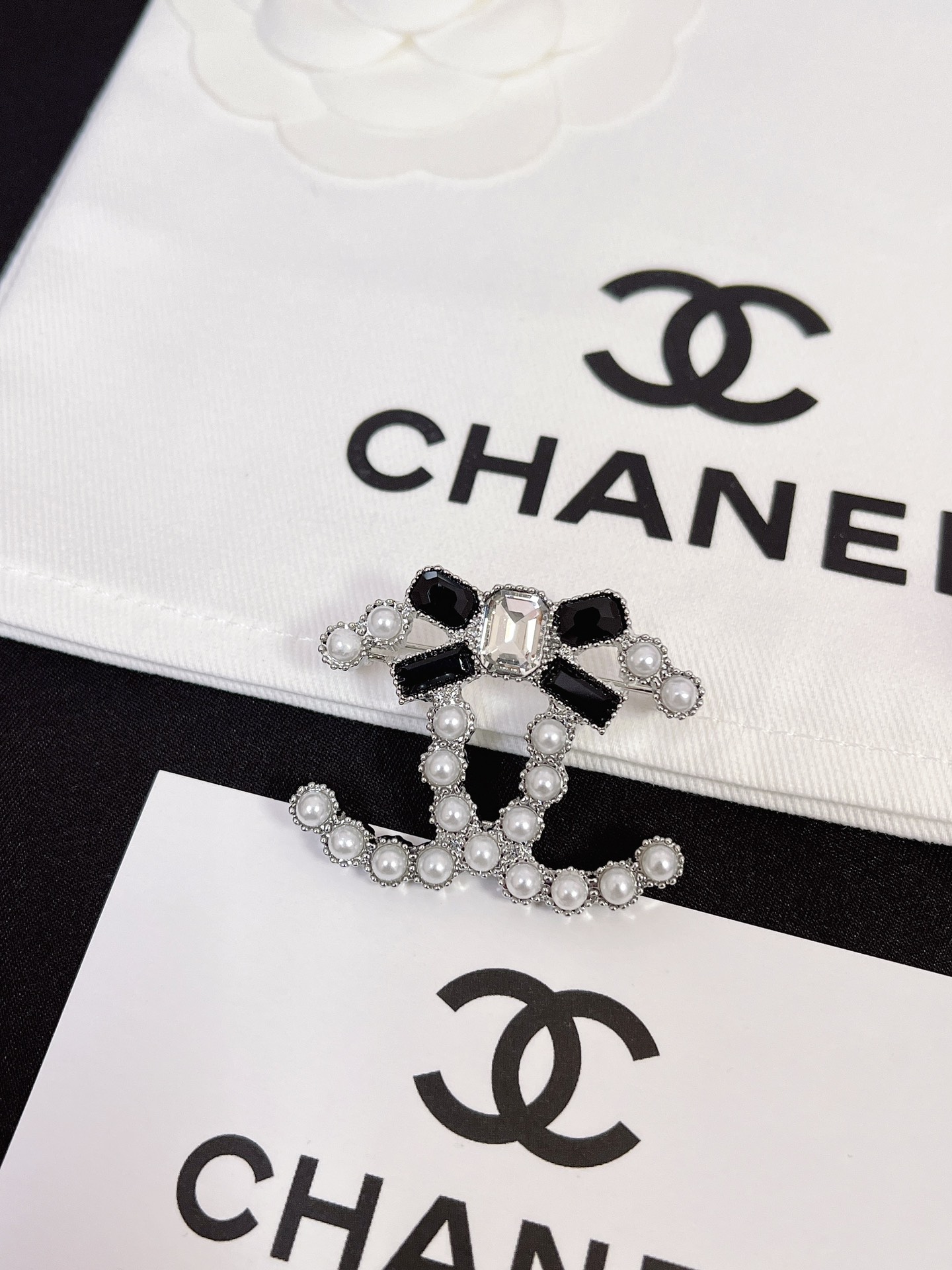 D154 Chanel brooch