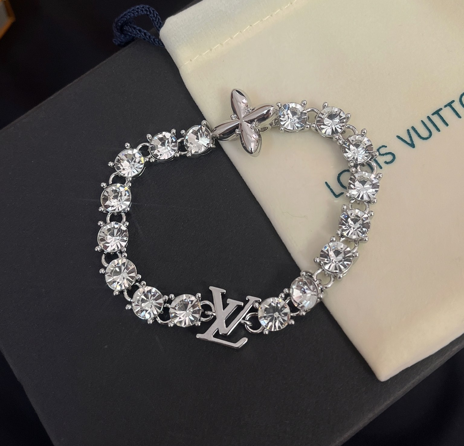 L137 LV louis vuitton bracelet