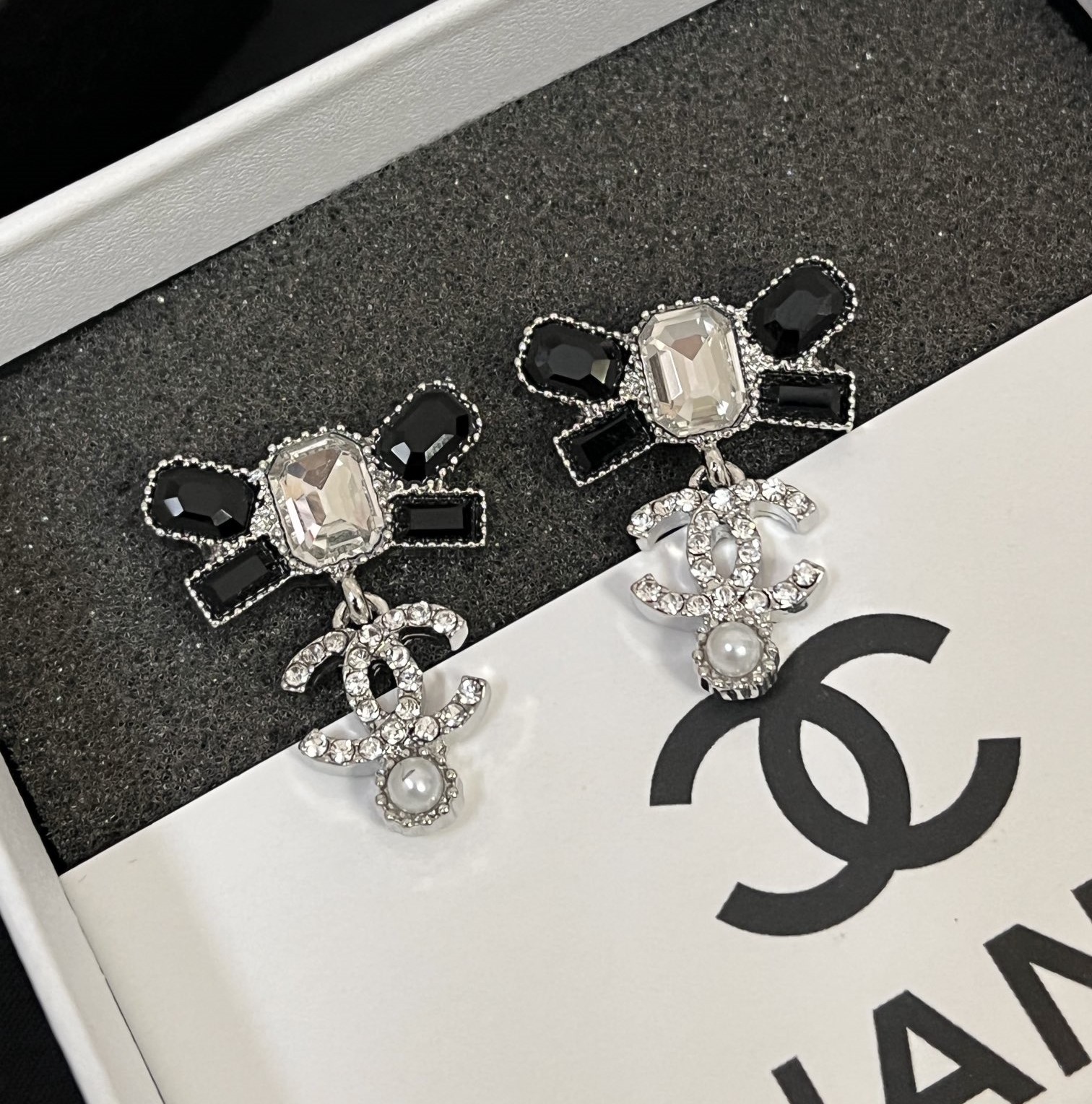 A949  Chanel earrings