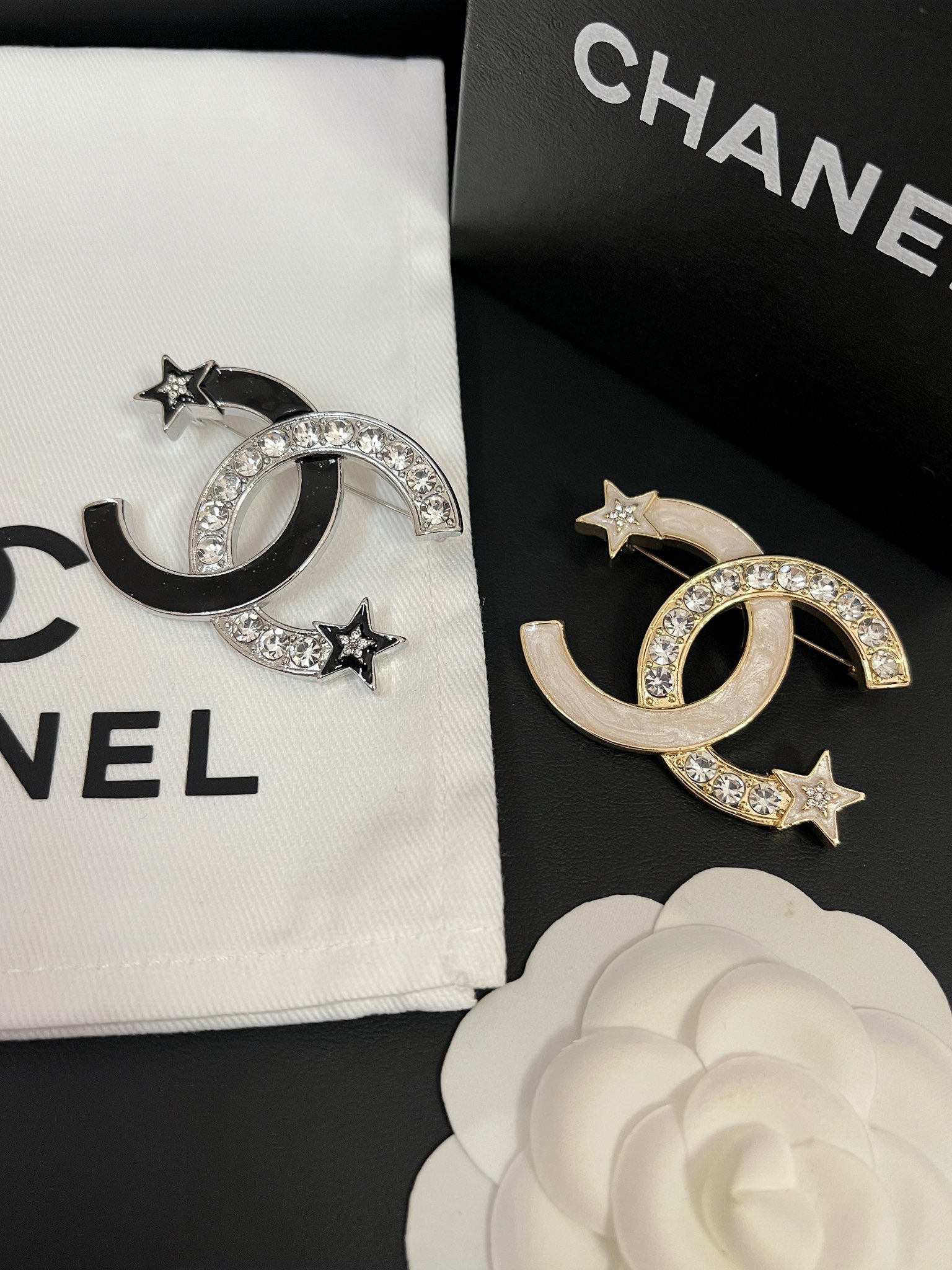 D155 Chanel brooch