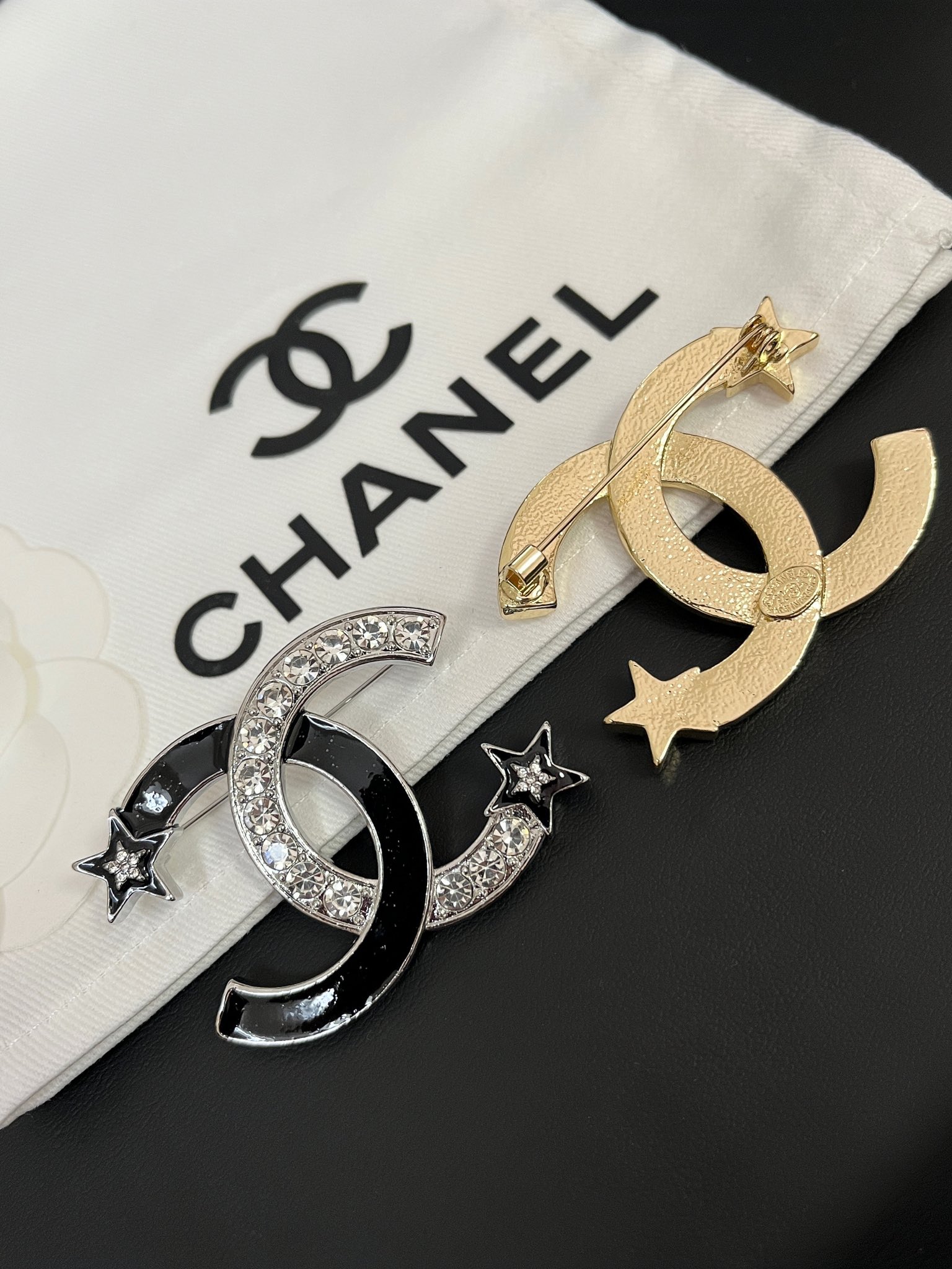 D155 Chanel brooch