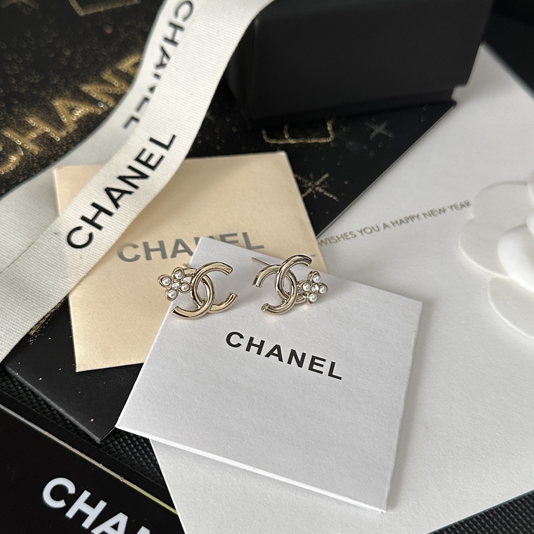 A563 Chanel earrings