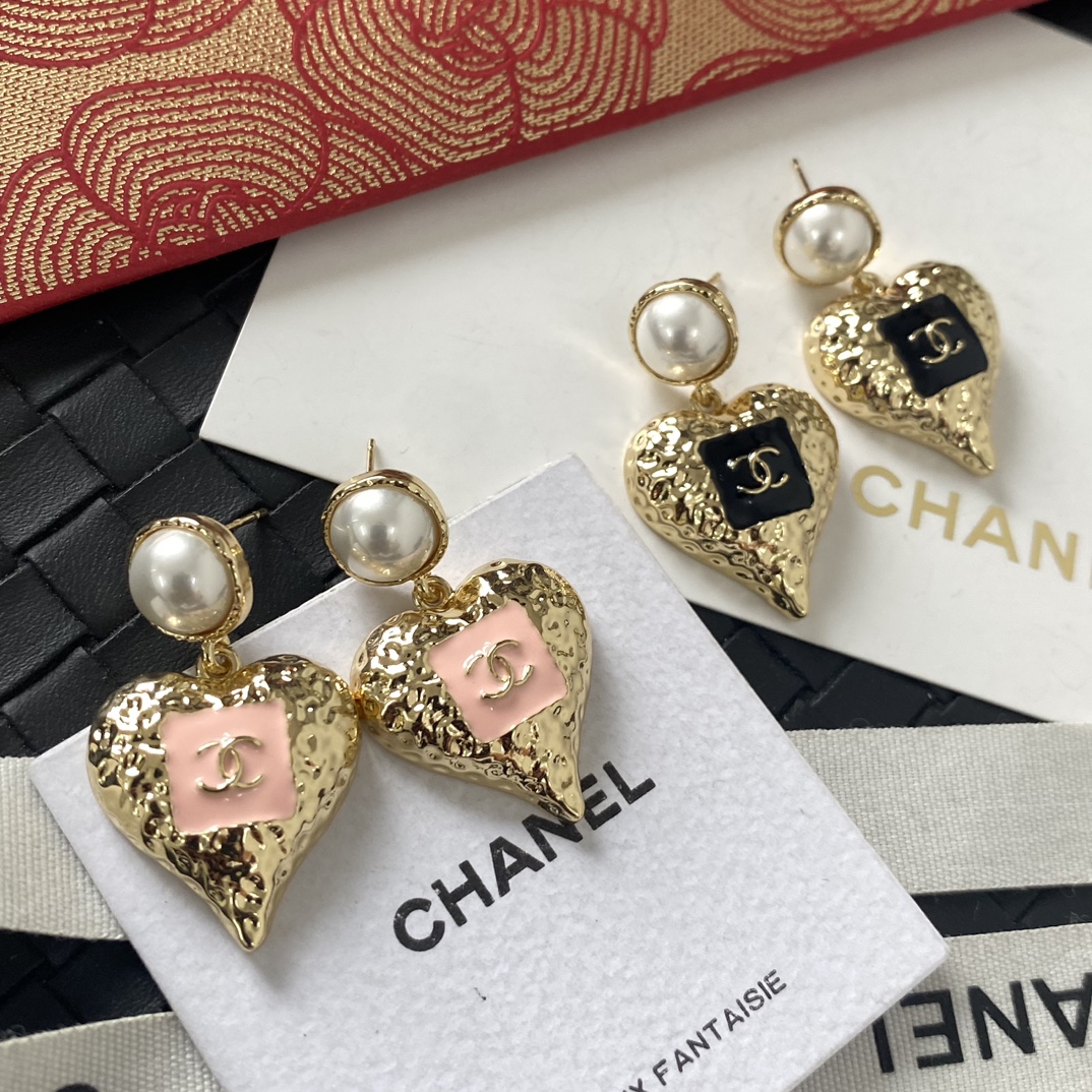 A1812  Chanel earrings