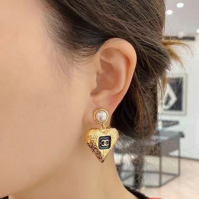 A1812  Chanel earrings