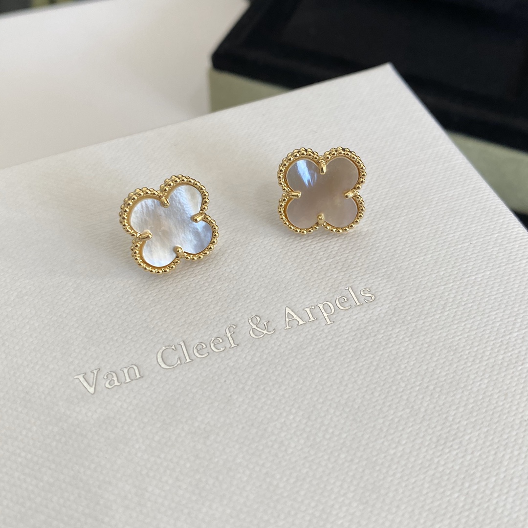 A1379 VCA Vancleef earrings