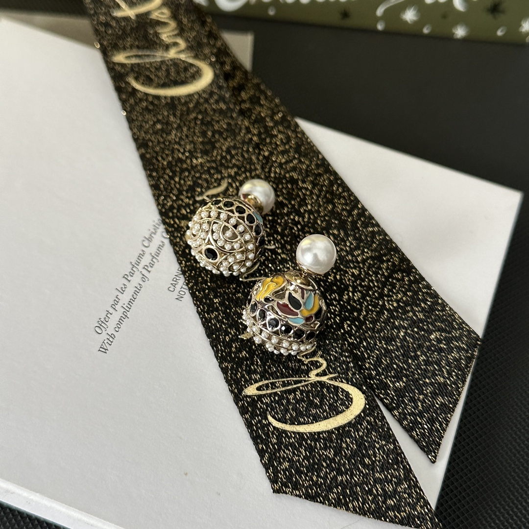 Dior enamel pearls earrings 113191