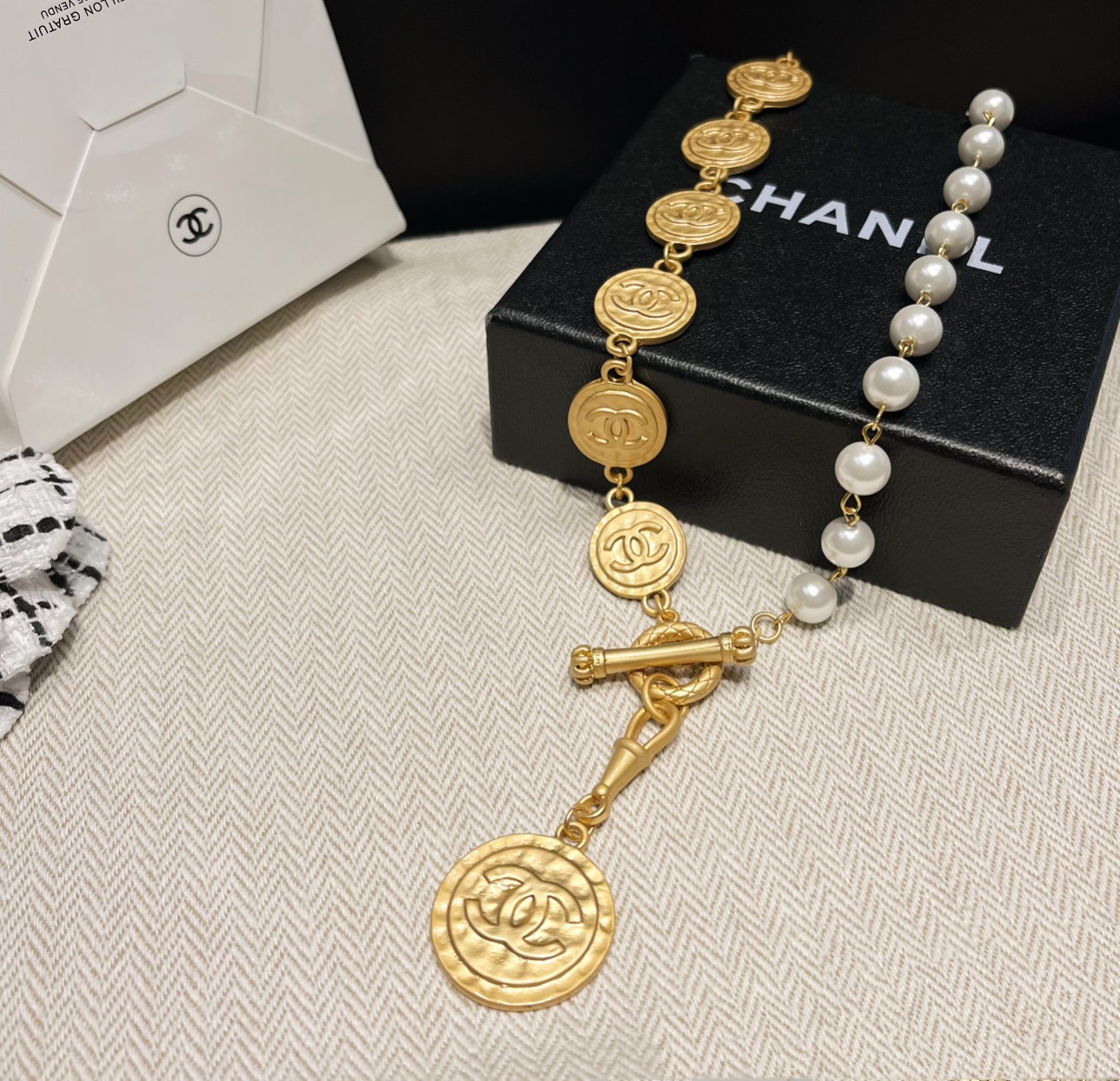 Chanel gold coin pearls necklace 113190