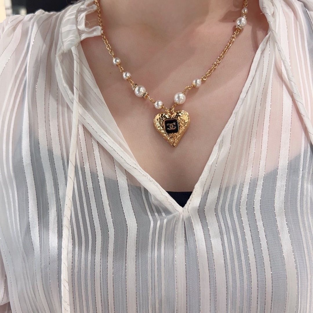 Chanel heart necklace 113188