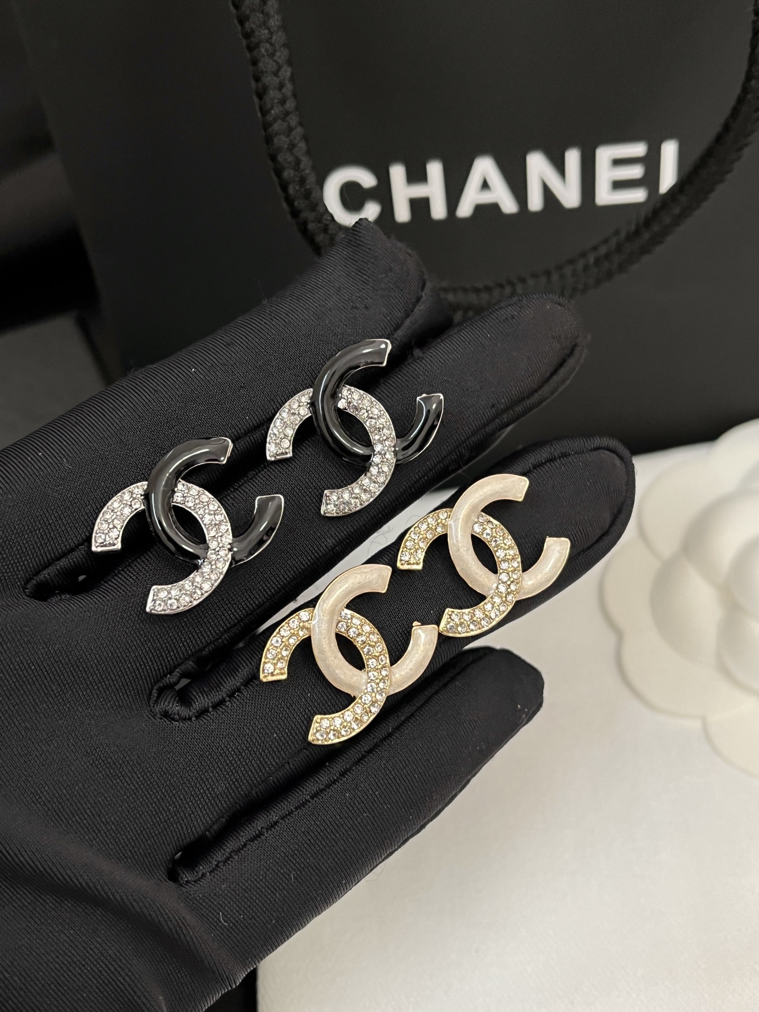 A950 Chanel earrings cc