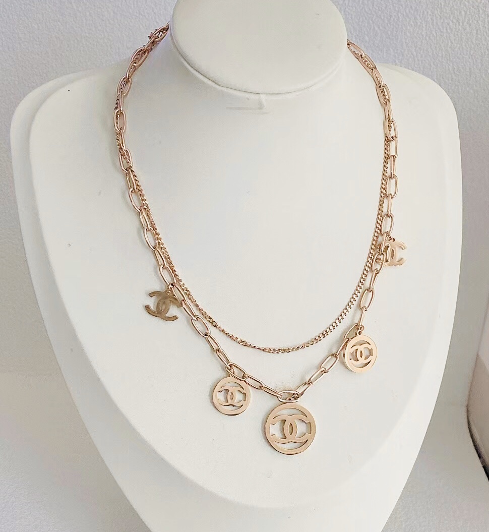 Chanel necklace 113352