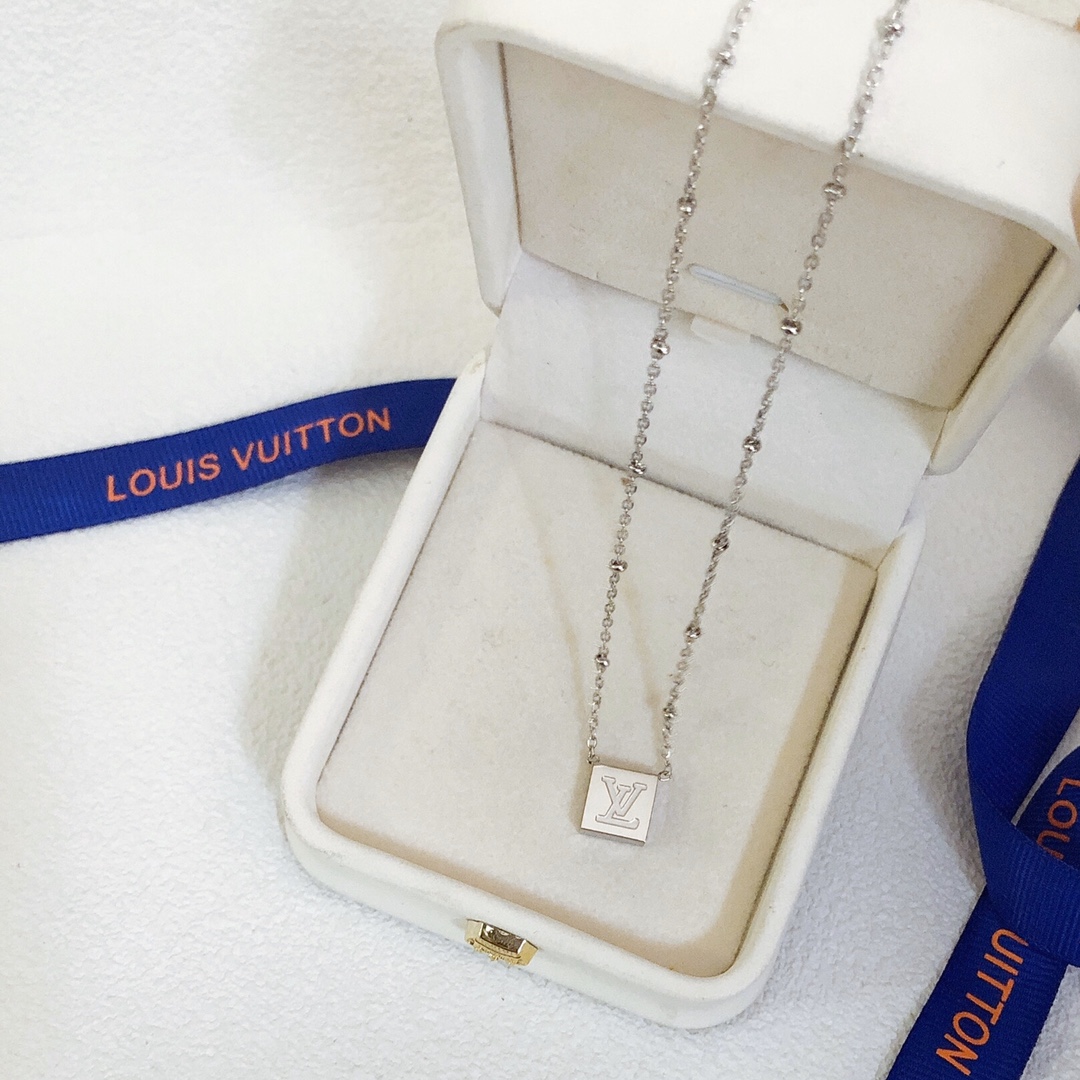 LV square necklace 113349