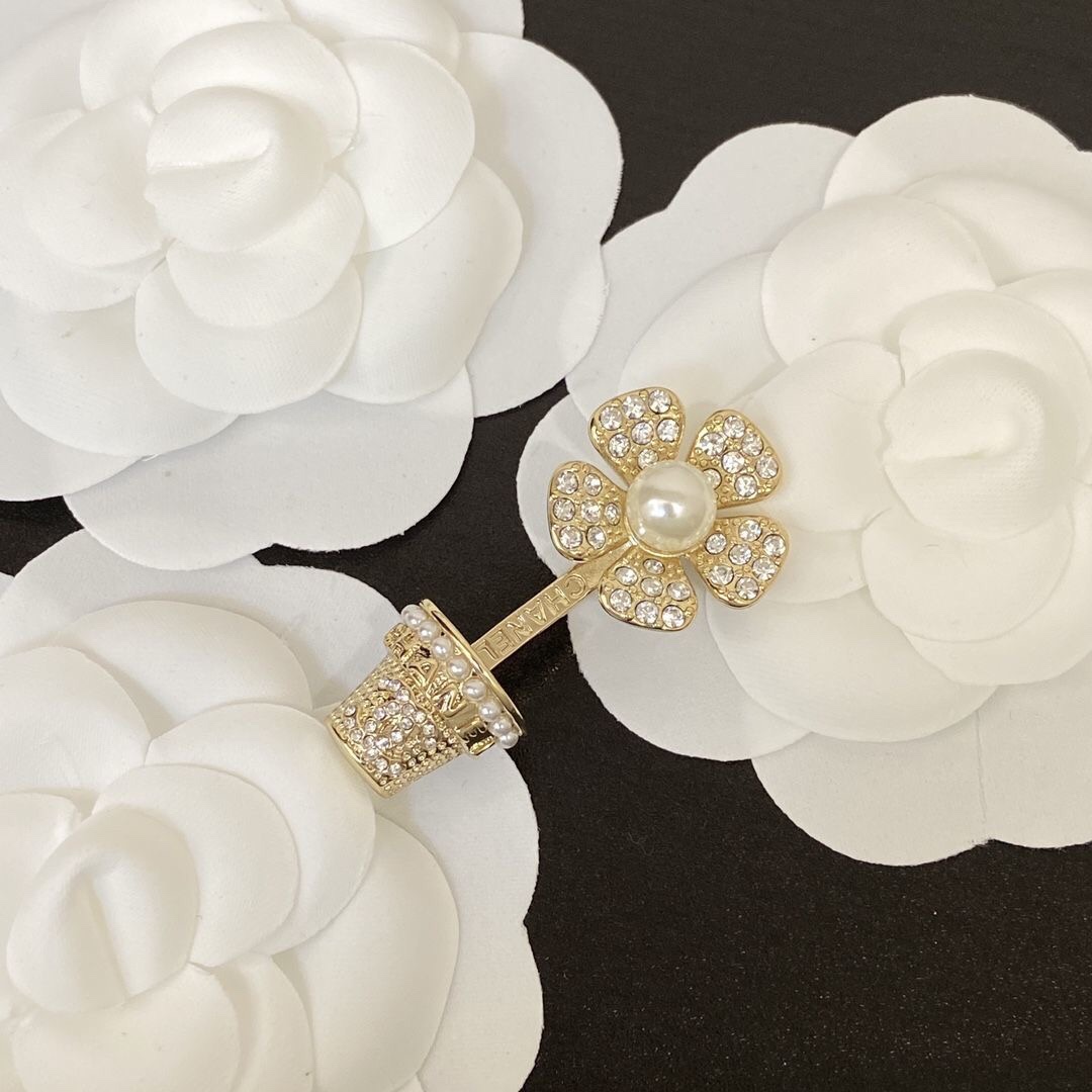 Chanel flower brooch 113339