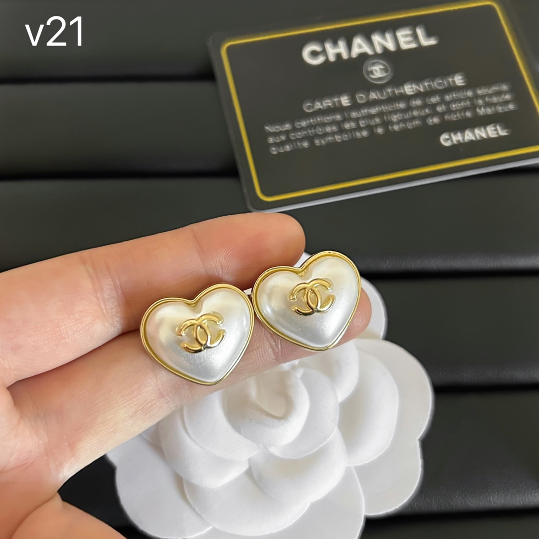 v21 Chanel heart earrings