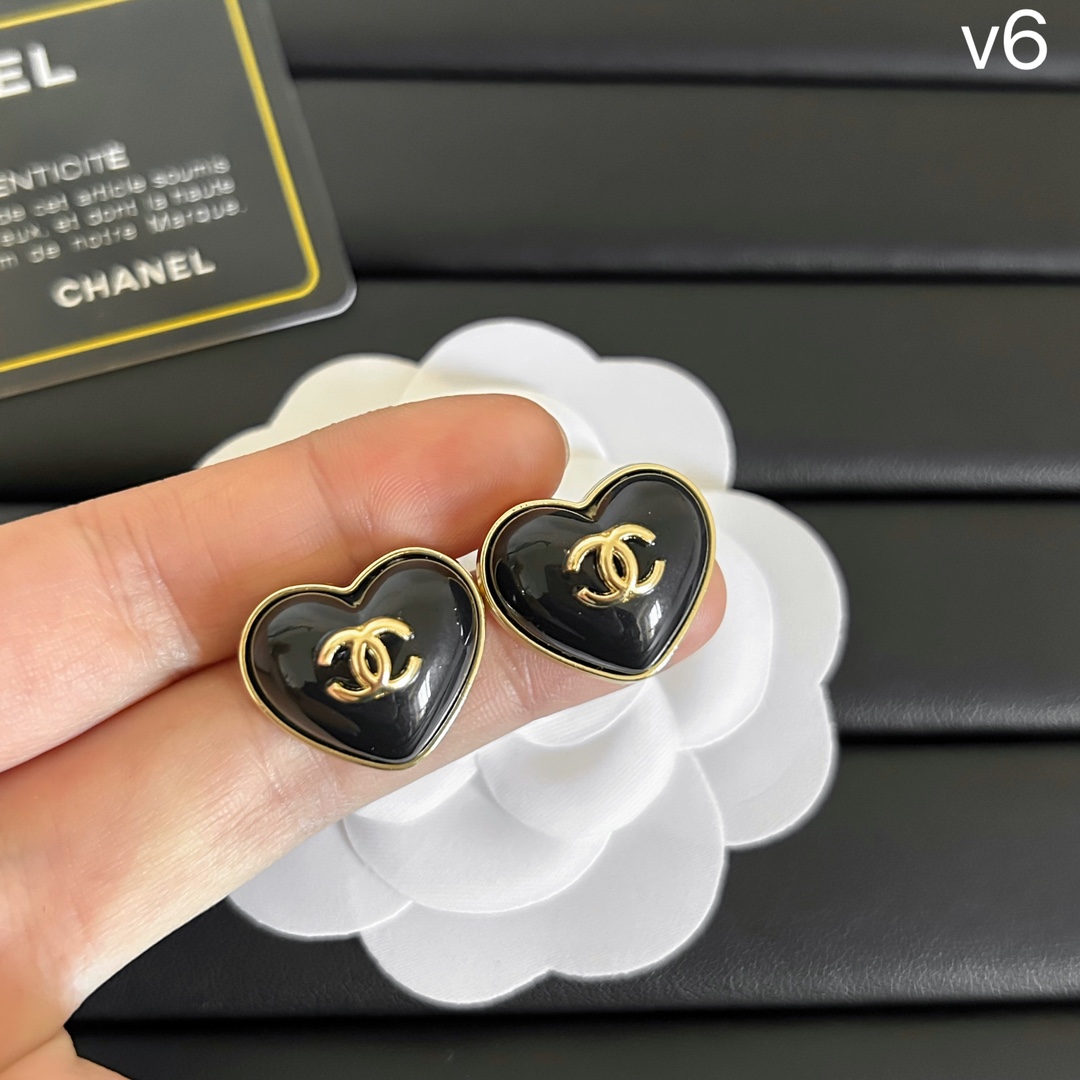 v6 Chanel heart earrings