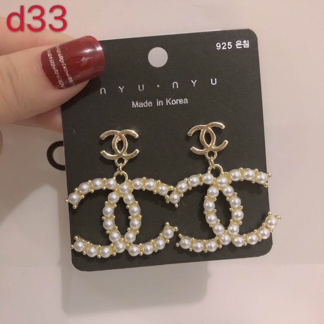 d33 Chanel cc pearls earrings