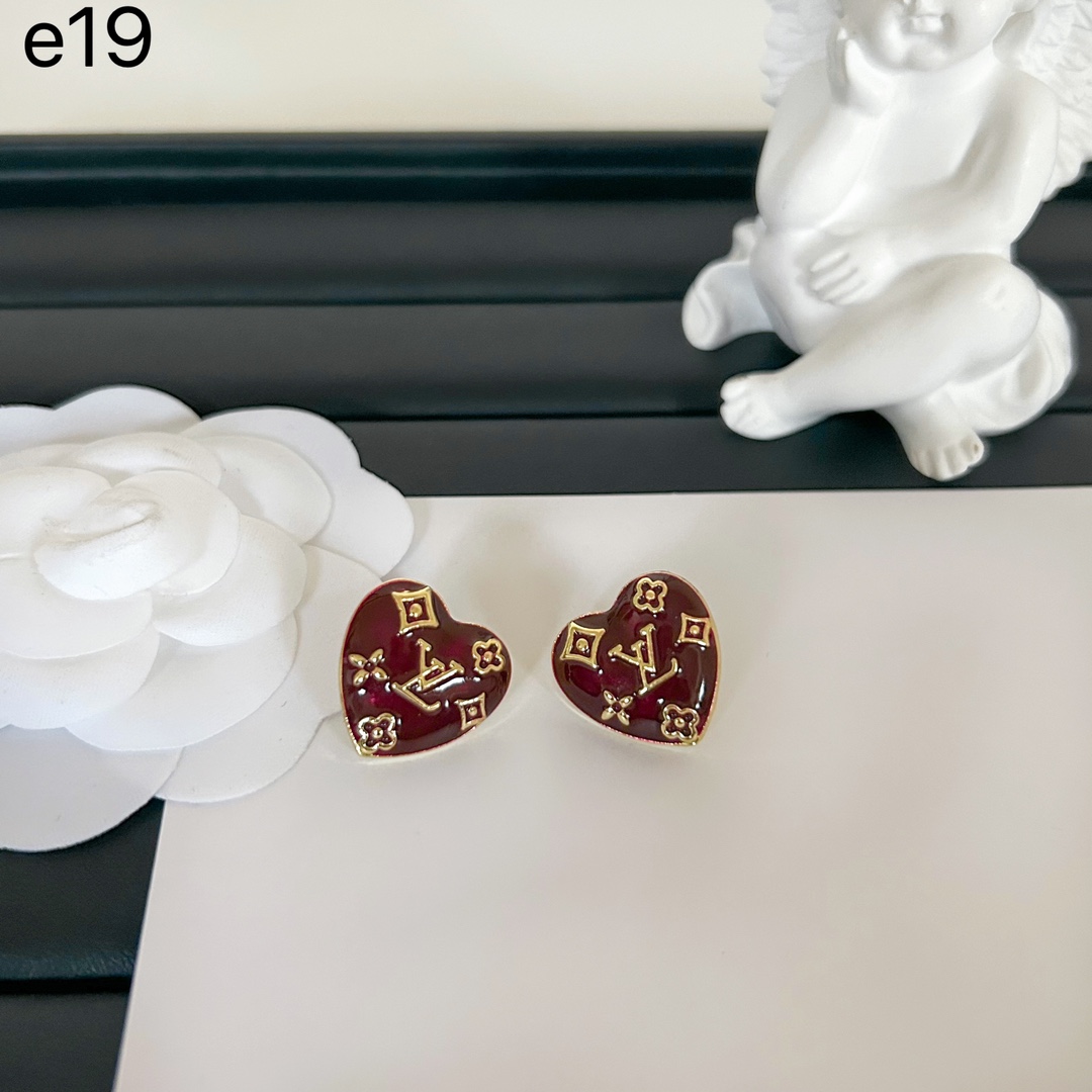 e19 LV Heart earrings