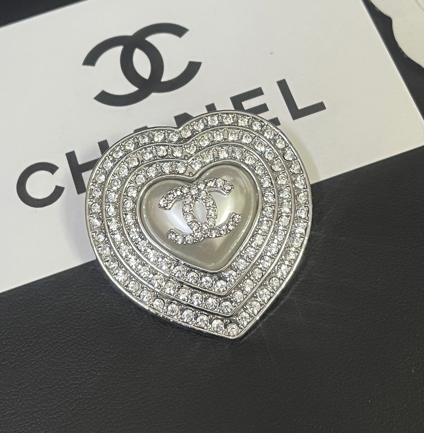 D159 Chanel brooch