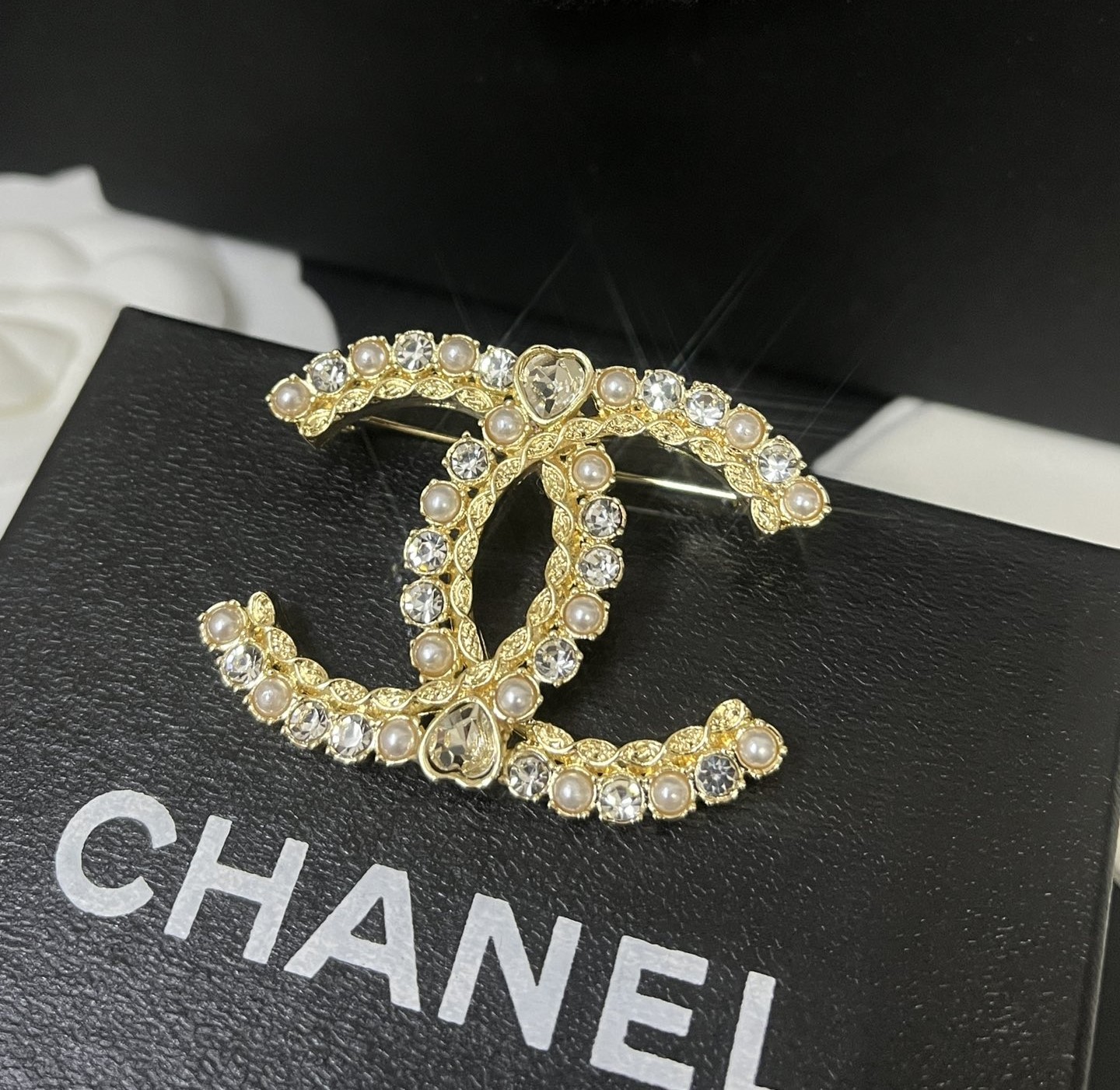 D160 Chanel brooch