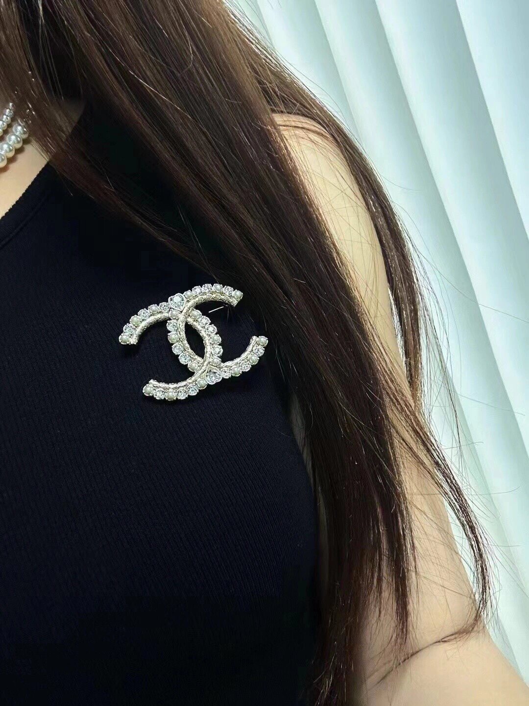 D160 Chanel brooch