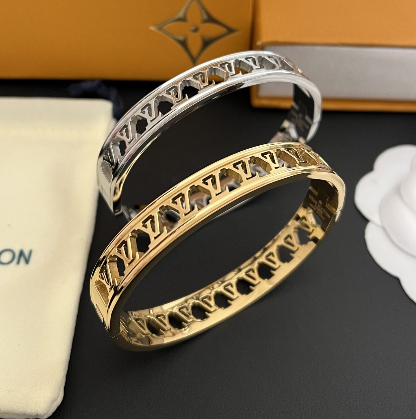 S372 LV Louis vuitton bracelet