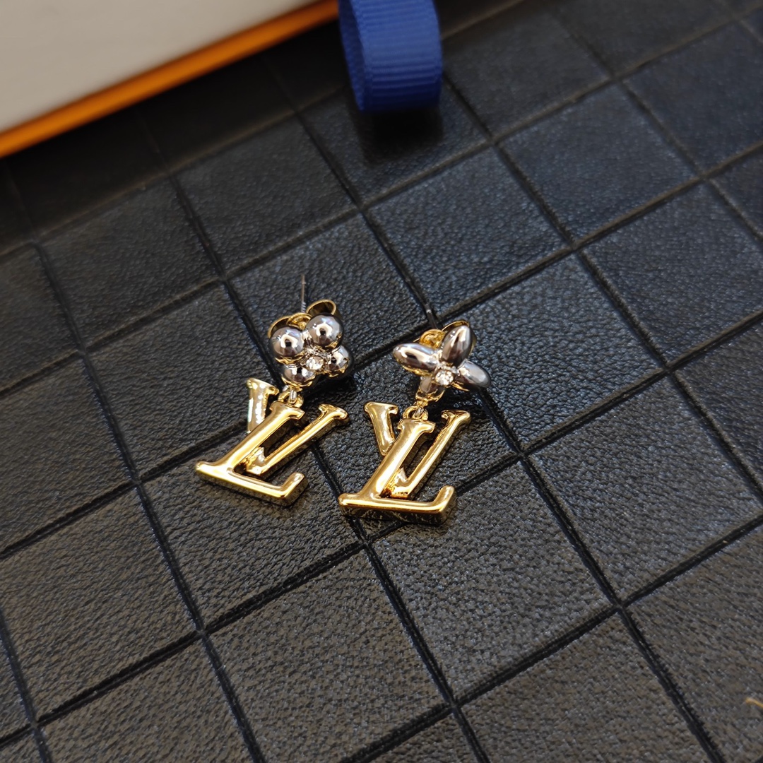 A669  LV earrings