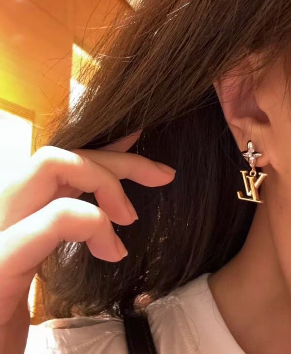 A669  LV earrings