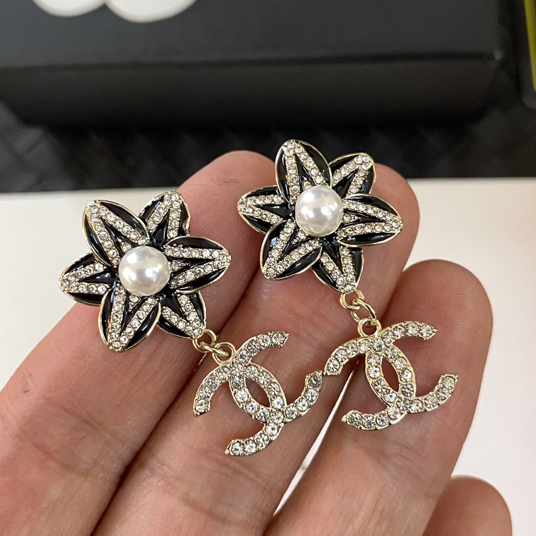 A1147 Chanel earrings