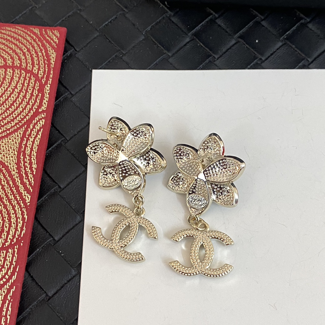 A1147 Chanel earrings