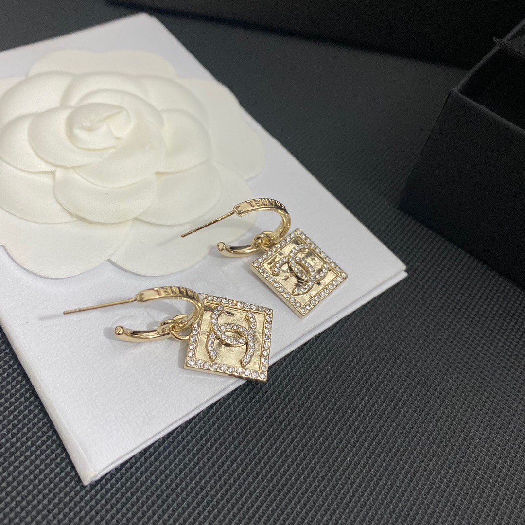 A1179  Chanel earrings