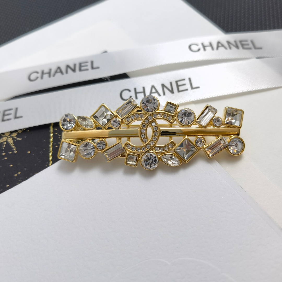 C030  Chanel brooch