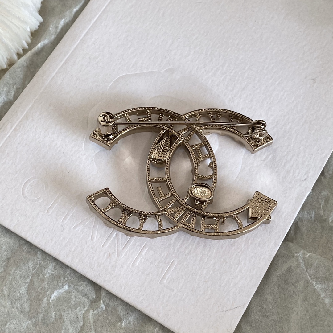 C315 Chanel brooch