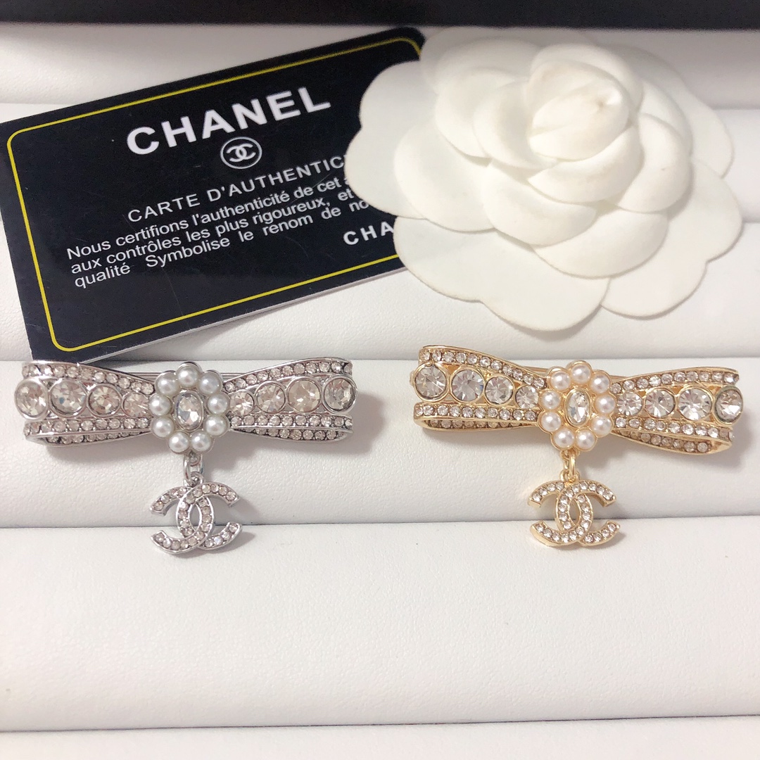 Chanel brooch 113502